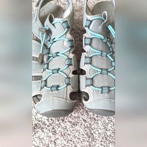 Khombu Women's Comfort Sandals Size 8M